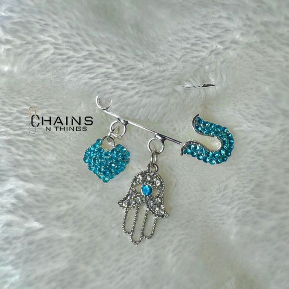 Blue mini Safety Pin 🧷 for baby or kids sparkly crystal zircon rhinestone 💙 - Picture 4 of 4